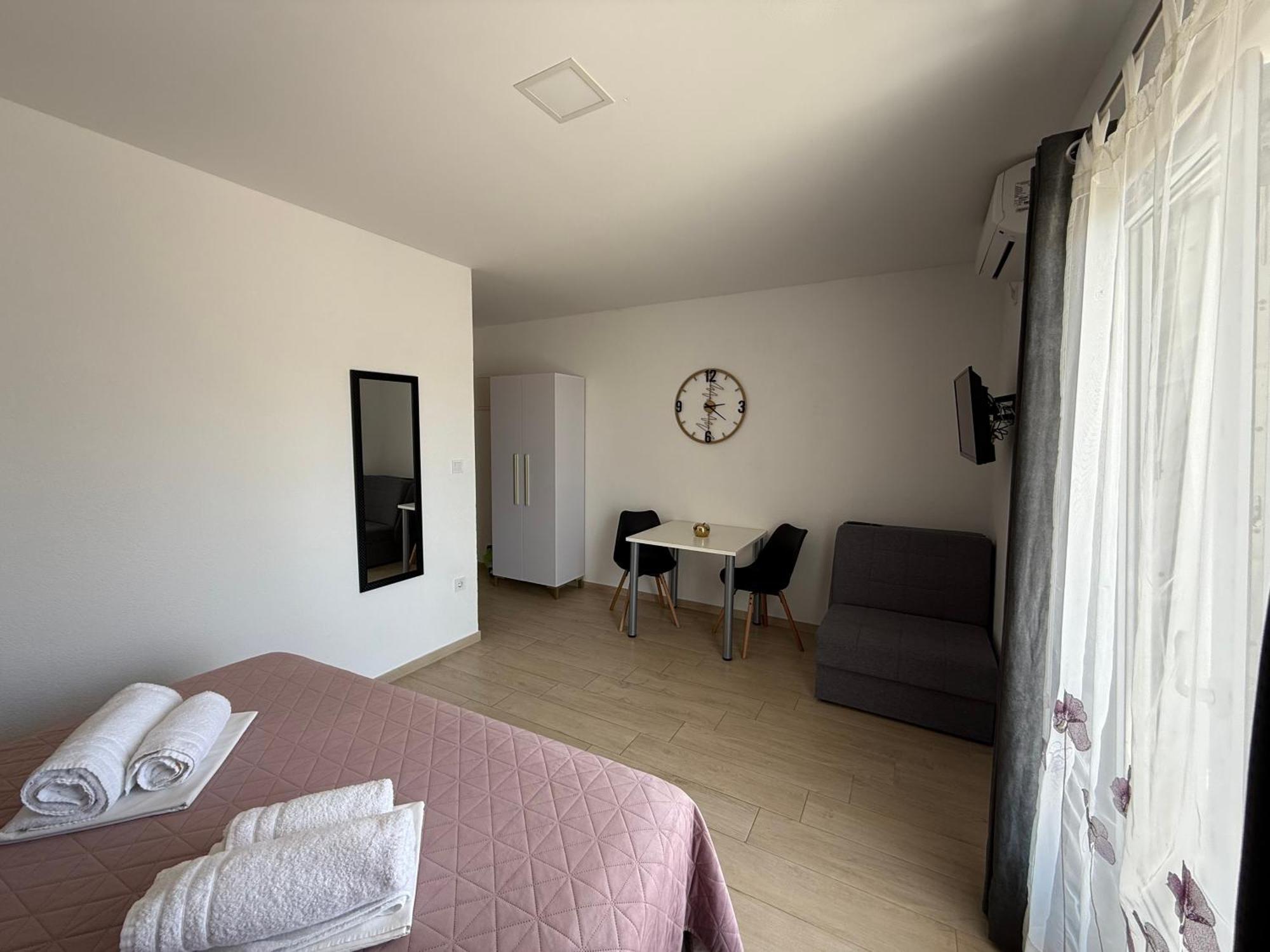 Apartments Matic Baška Voda Стая снимка
